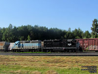 CMQ 3817 - GP38-3 and CEFX 3029 - GP38-3